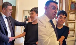 AK Parti'li engelli vekil Serkan Bayram'dan doğuştan bir eli olmayan çocuğa duygulandıran konuşma! 'Sende bir el var ben