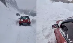Van’da aracın üzerine çığ düştü! Sürücü son anda kurtuldu