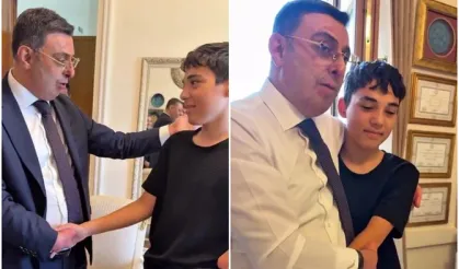 AK Parti'li engelli vekil Serkan Bayram'dan doğuştan bir eli olmayan çocuğa duygulandıran konuşma! 'Sende bir el var ben