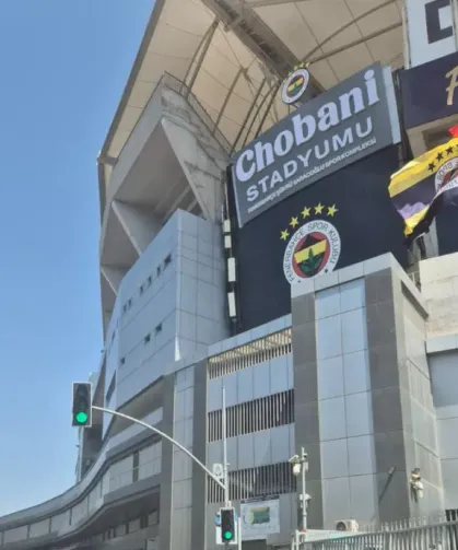 Fenerbahçe, stadyum dışındaki isim tabelasını 'Chobani' olarak değiştirdi