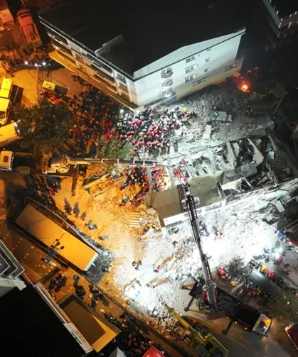 Kocaeli'de çöken binanın enkazında kalan anne ve babanın cansız bedenlerine ulaşıldı