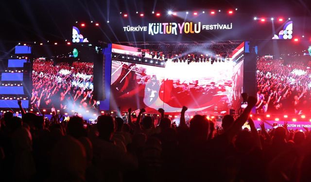 Van Kültür Yolu Festivali’nde sahne sırası Özgün'de