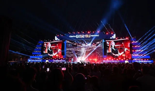 Festival Van’a renk kattı