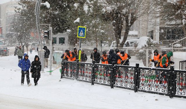 Van Büyükşehir Belediyesi’nden sürücülere kar uyarısı