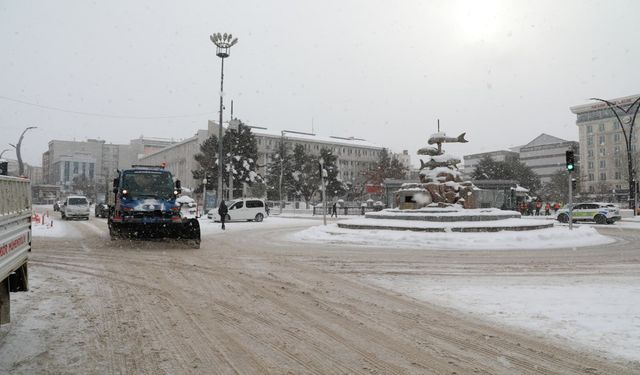 Van’da kar toplama çalışmaları