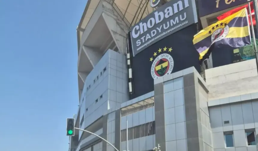 Fenerbahçe, stadyum dışındaki isim tabelasını 'Chobani' olarak değiştirdi